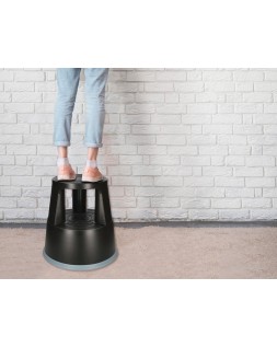 Taburete q-connect ruedas retractiles tres ruedas dos niveles color negro