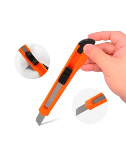 Cuter q-connect plastico estrecho cuchilla 9 mm xd-05 con clip blister 1 unidad