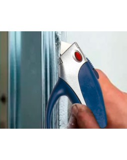 Cuter q-connect xs6200 metalico ancho azul y gris con mango de plastico y compartimento para cuchillas