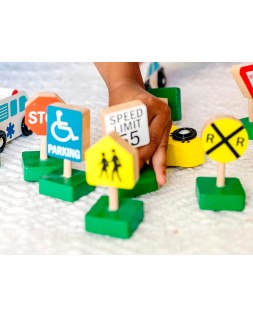 Juego infantil imaginovo madera vehiculos y señales de trafico +3 años 16 piezas 30x22x4cm