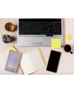 Cuaderno con gomilla antartik notes tapa blanda a6 hojas lisas morado y amarillo 100 hojas 80 gr fsc