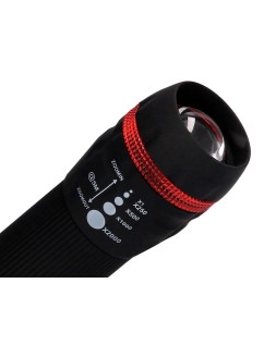 Linterna q-connect kf18749 plastico con zoom 1w modo alumbrado encendido apagado incluye 3 pilas aaa